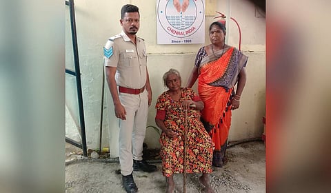 Vasanthi and the Kaval Karangal team rescued 66-year-old Kamalam, and later moved her to an old-age home.