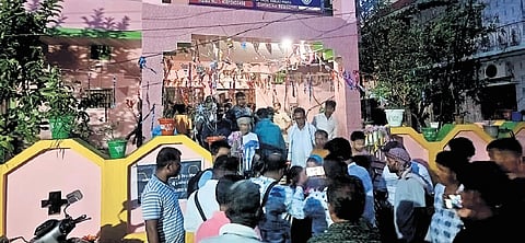 Rajib’s kin staging protest in front of the de-addiction centre.