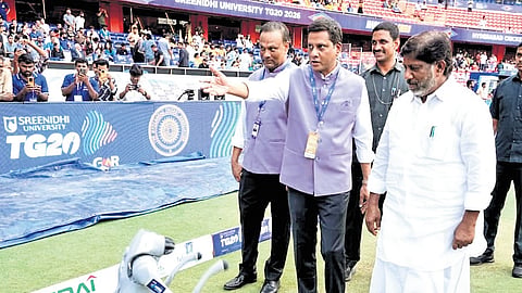 A robot greets Deputy Chief Minister Mallu Bhatti Vikramarka during the launch of the TG20 League at Uppal Stadium in Hyderabad on Sunday.