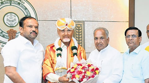 The delegation formally extended an invitation to the AP Water Resources Minister on behalf of the Karnataka government, and discussed several inter-state issues. 