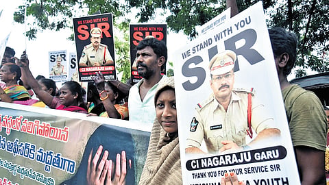 Residents of Krishna Lanka staging a protest in support of suspended Circle Inspector Nagaraju in Sai Krishna case on Monday.
