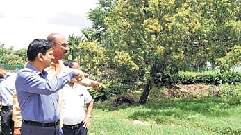 South City chief KN Ramesh inspects the Uttarahalli Lake area on Monday.