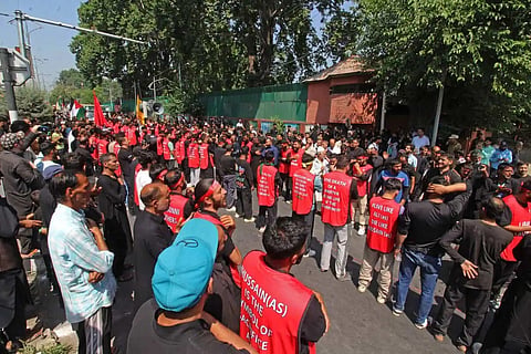 Thousands of Shia mourners from different parts of valley participated in a traditional procession which was taken from Guru Bazar to Dalgate area of Srinagar city on Monday