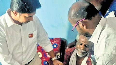 MLA Sathish Christopher gives Rs 10 lakh cheque to kin of a victim.