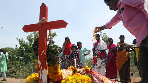 Kallakurichi: Kin of hooch tragedy victims pays perform rituals during a ceremony held on the 1st Anniversary for the Victims at Karun