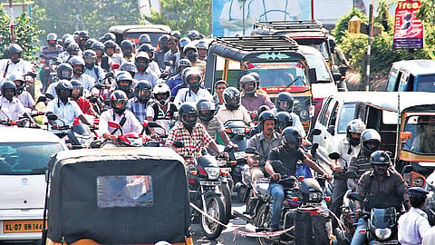 Traffic rush on Pullepady bridge when the north RoB was closed.