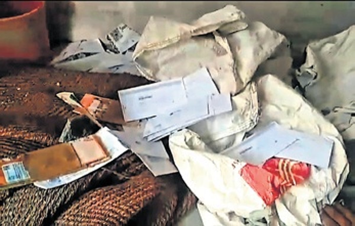 Jharkhand postman suspended after hundreds of Aadhaar, PAN cards recovered from his home