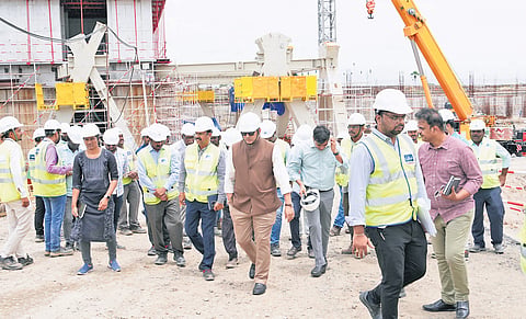He emphasised the importance of maintaining the highest standards of quality, safety and efficiency while expediting the pace of construction.