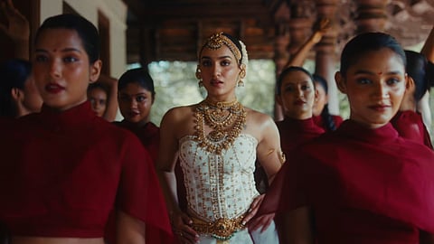 Saniya Iyappan’s South Indian opening look with temple-inspired Kundan pieces