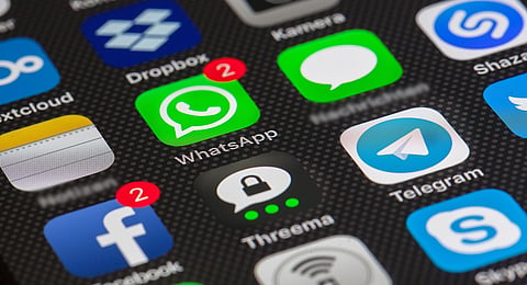 Fraudsters, posing as investment experts, persuade users to download a fake stock trading application through a private link. 