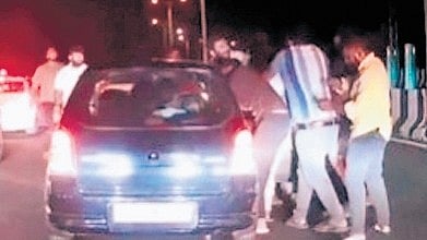 A video grab of the accused assaulting a car driver on the Mysuru-Bengaluru Expressway