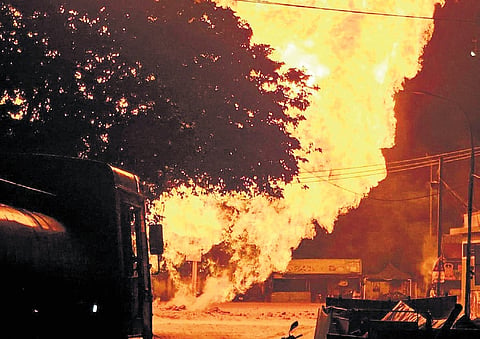 The fire broke out around 3 am with thick smoke engulfing Manjambakkam area 