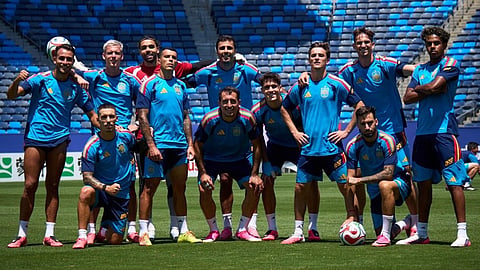 The Spanish team.