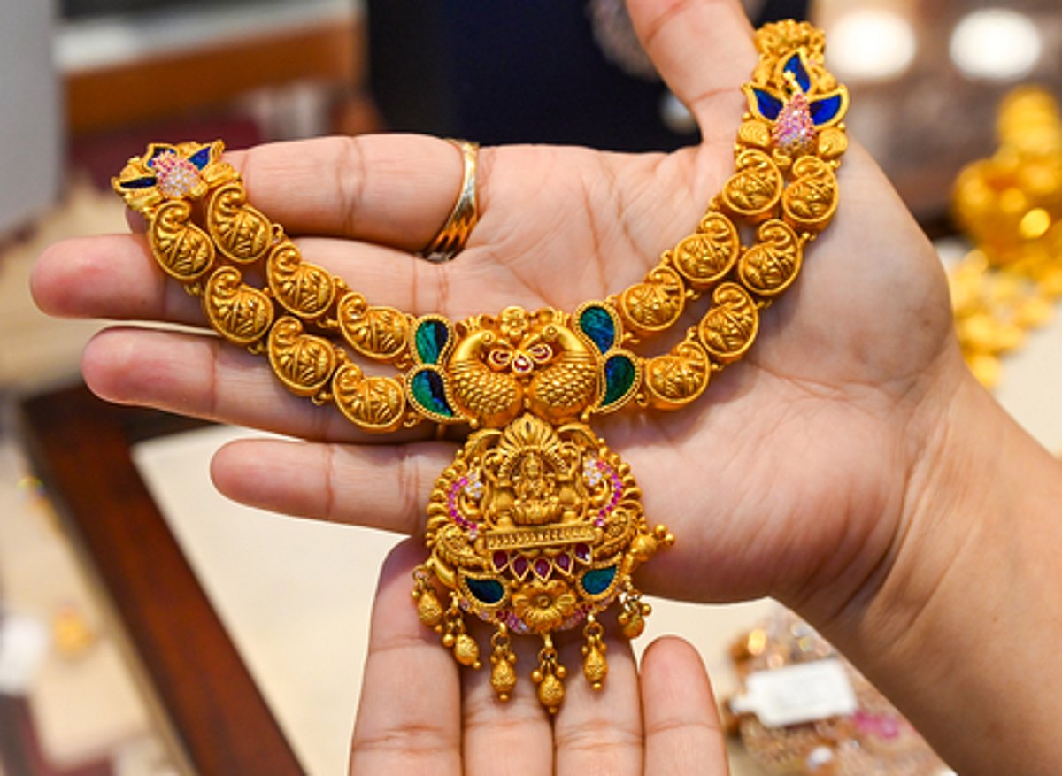 Market Commentary thumbnail: Gold loses shine as Fed jitters outweigh safe-haven demand