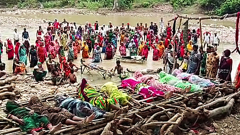 MP: Tribal families stage 'Chita Andolan' against Ken-Betwa project in Chhatarpur