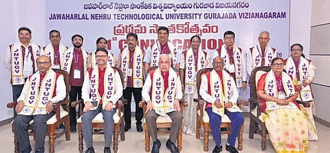 The university presented 50 gold medals and two endowment awards. F
