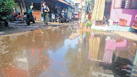 Stagnant drain water flooded a street in Rajaji Nagar Colony, inconveniencing residents and highlighting the area’s persistent drainage problems.