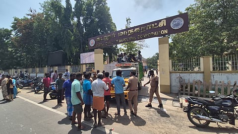 Pig owners protest Cuddalore corporation's stray pig capture drive.