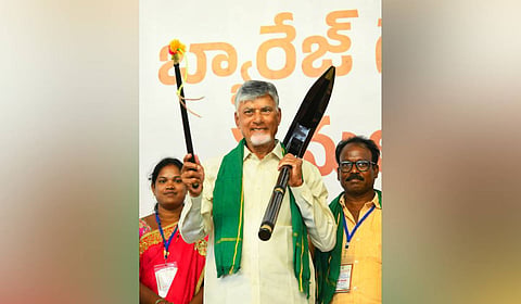  CM Nara Chandrababu Naidu during meeting with farmers at Pichukalanka after he unveils the of pylon for the renovation of the gates of Sir Arthur Cotton Barrage in Dr BR Ambedkar Kosanseema district on Monday. 
