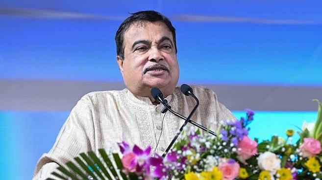 Gadkari announces Rs 5 lakh crore UP road plan