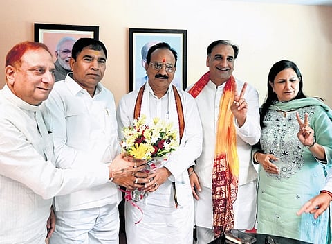 BJP’s Pankaj Luthra & Brijesh Singh after winning the chairman and deputy posts in Shahdara North