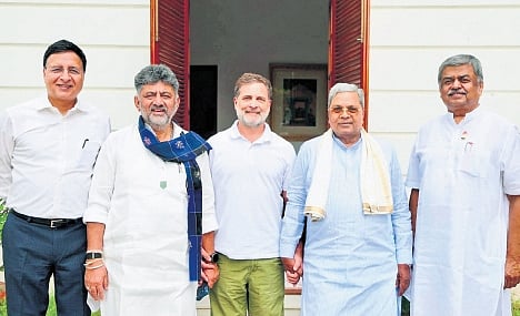 AICC General Secretary Randeep Singh Surjewala, CM DK Shivakumar, Rae Bareli MP Rahul Gandhi, former CM Siddaramaiah and KPCC chief BK Hariprasad pose for the shutterbugs in New Delhi on Thursday.