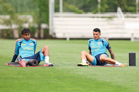 Lamine Yamal (L) and Pedro Porro during a training session