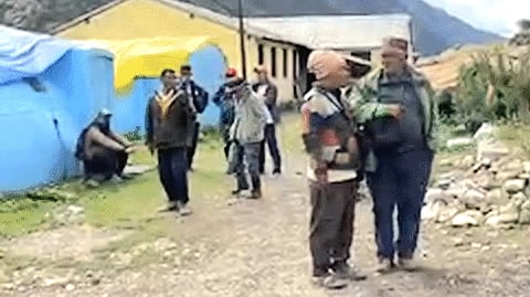 Twenty-eight Indian traders who had gathered at Gunji, the last Indian village near the China frontier in Pithoragarh district, returned to Dharchula on July 11 without crossing into Tibet. 