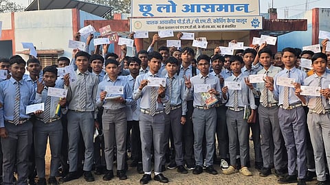 Six Chhoo Lo Aasmaan alumni have already completed their MBBS degrees and are serving as medical officers in government hospitals across Dantewada.