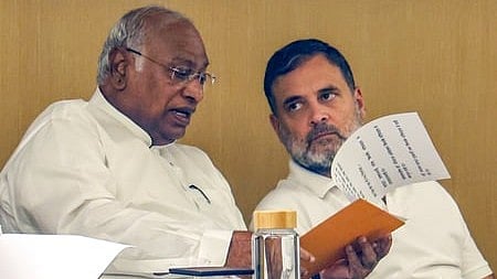 Congress President Mallikarjun Kharge with party leader Rahul Gandhi.