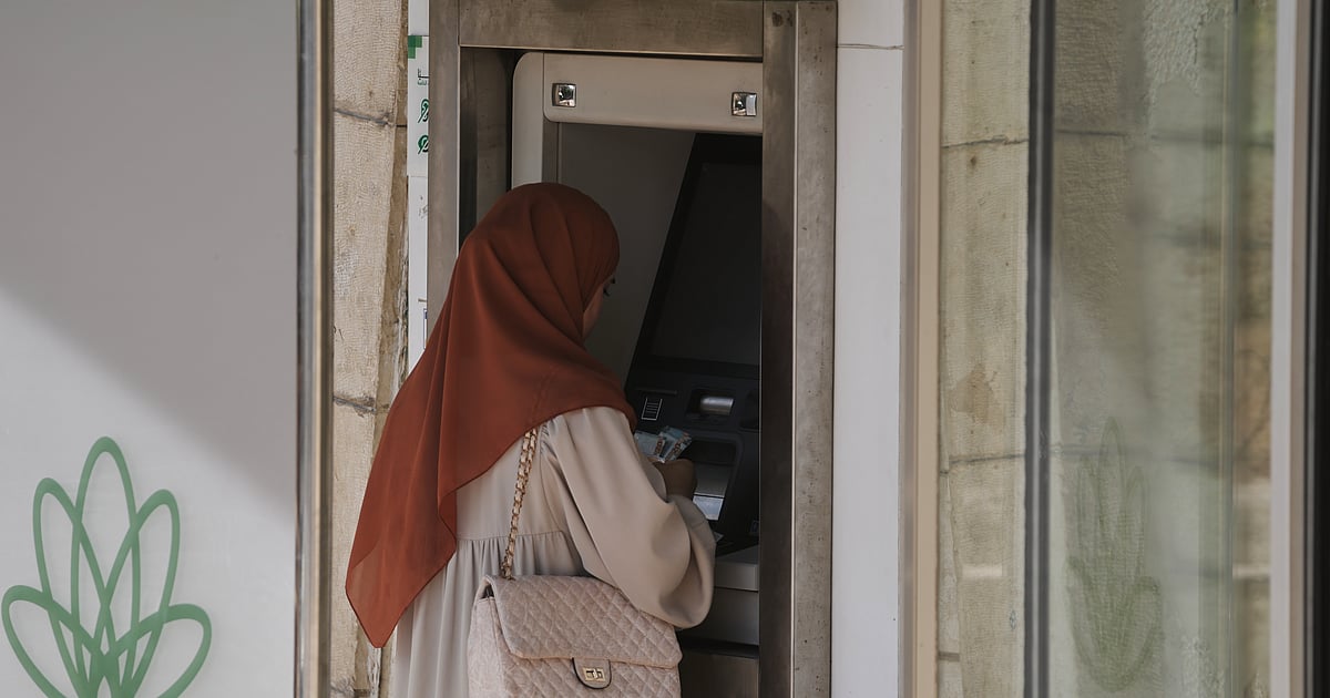 The Palestinian economy is struggling. In the West Bank, the problem is too much cash