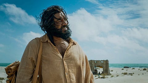 A still from Yezhu Kadal Yezhu Malai