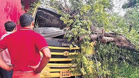 The bus belonging to Sri Rama School in Kalladka was dropping the children home when the incident occurred around 5 pm. 