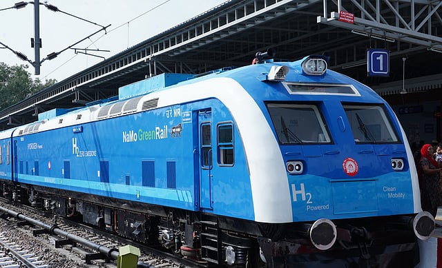 The train has two hydrogen-powered driving cars, one at each end, each producing 1,200 kW of traction power.
