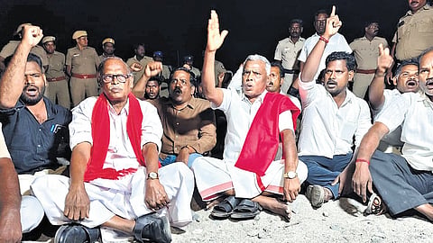 CPM state secretary P Shanmugam staging a sit-in in Villupuram.