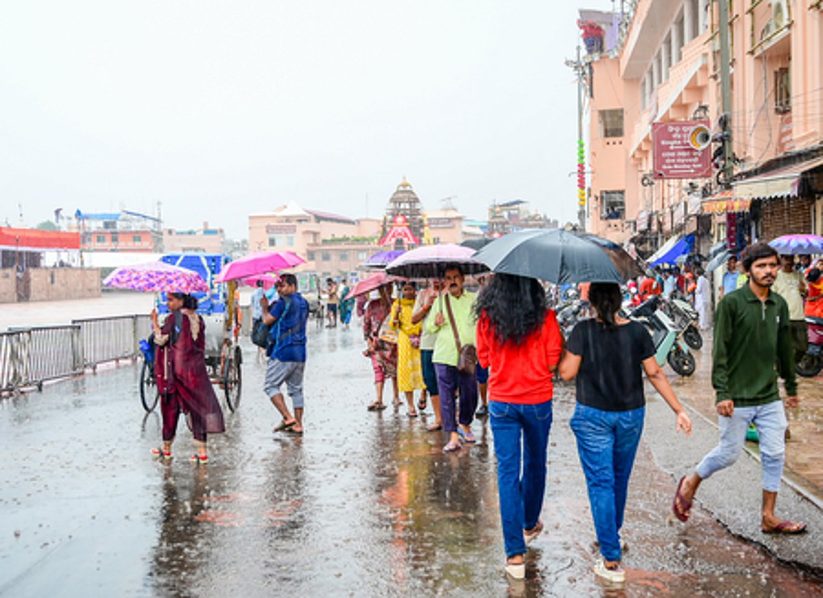 Fresh showers add to flood misery of Kendrapara villagers