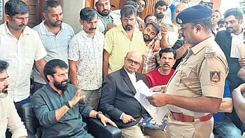 MLC CT Ravi questions the police who came to serve notice in Chikkamagaluru on Sunday 