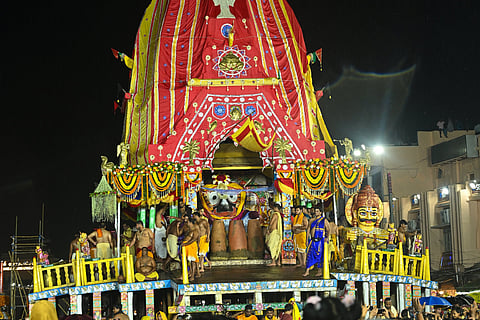 Rain fails to deter lakhs from witnessing Adhara Pana ritual in Puri