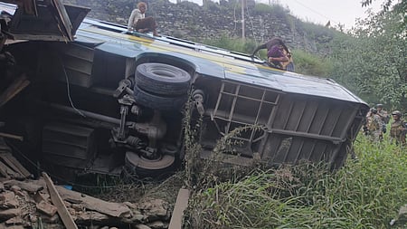  The impact severely damaged the house, but it prevented the vehicle from plunging into the Sindh river.