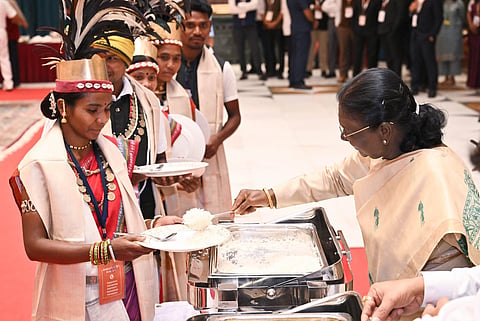 President Droupadi Murmu did not merely host her guests, she personally served lunch to the visiting Manjhis, Chalkis, Padma Shri awardees, and the celebrated winners of the Bastar Pandum 2026 festival.