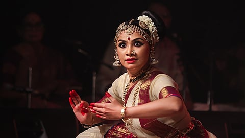 Jamsheena did her undergraduate and postgraduate studies in mohiniyattam at RLV Government College of Music and Fine Arts, Tripunithura. 