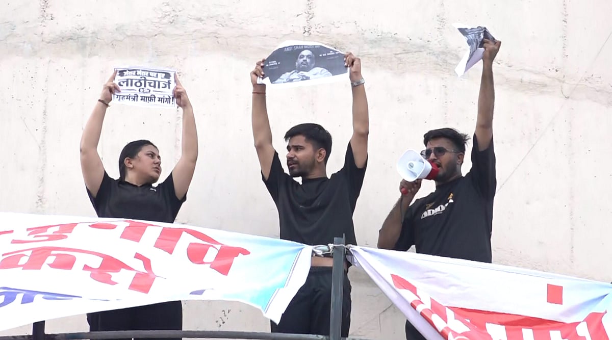 Three Jaipur NSUI workers climb atop water tank against police lathi-charge at Jantar Mantar