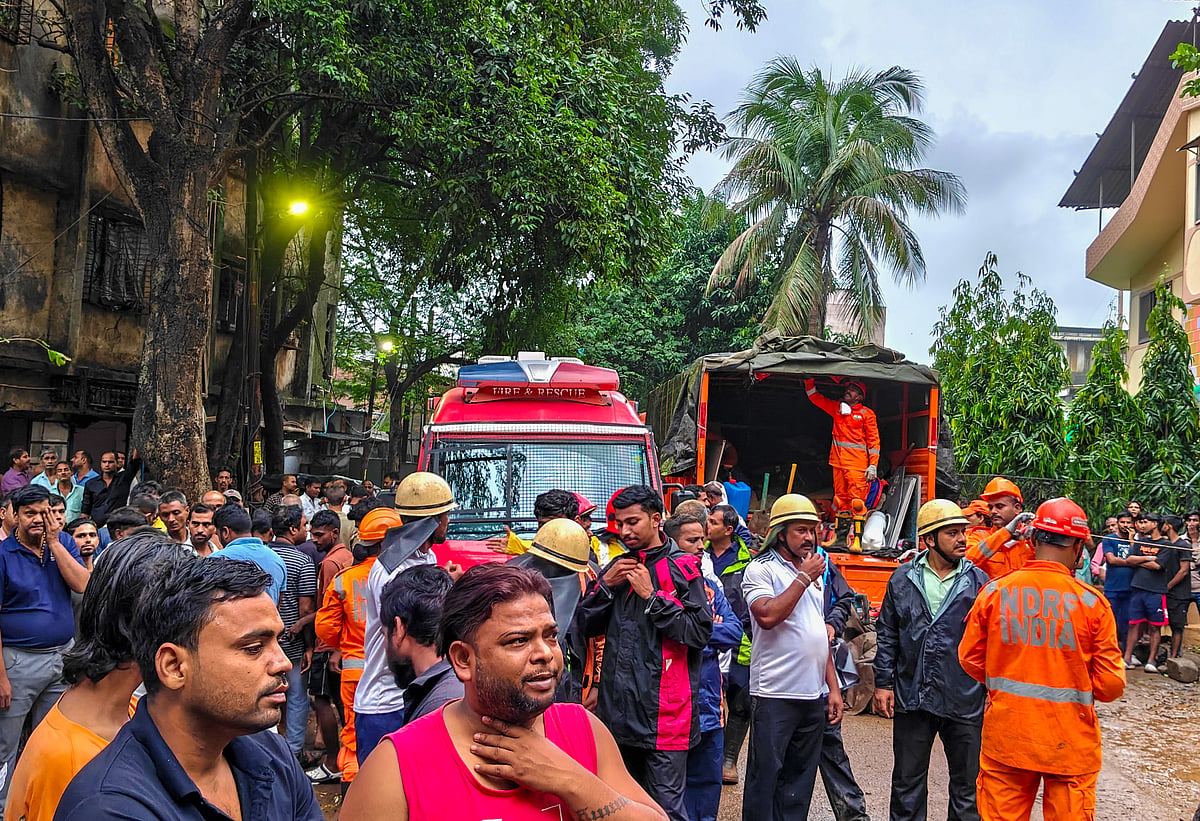 महाराष्ट्रातील भिवंडीत निवासी इमारत कोसळून सहा ठार; सात जण अजूनही ढिगाऱ्याखाली अडकले असल्याची भीती