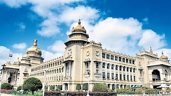 Ministerial aspirants made last-ditch efforts by meeting former CM Siddaramaiah at his Cauvery residence on Saturday. 