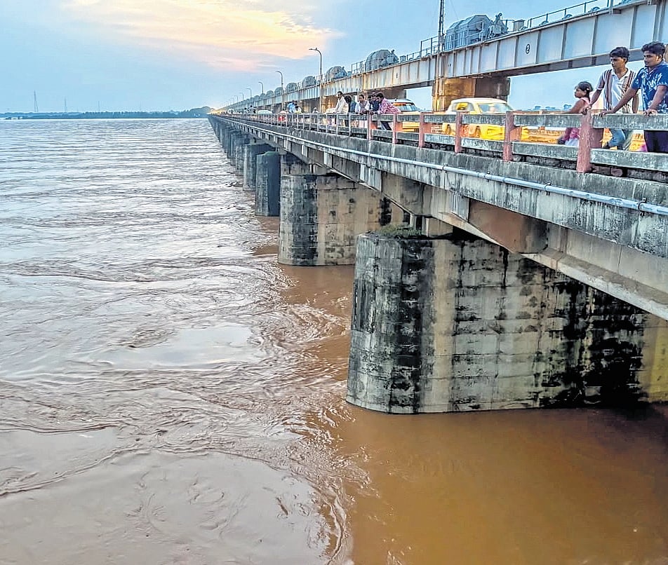 Godavari flood raises bund safety concerns