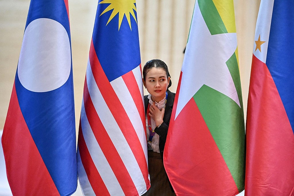 ASEAN hobbled in facing China on the high seas