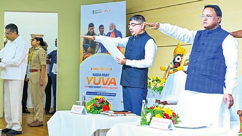 Governor Hari Babu Kambhampati administers pledge to abstain from drugs to participants, in presence of CM Mohan Charan Majhi, at Kalinga Stadium on Sunday