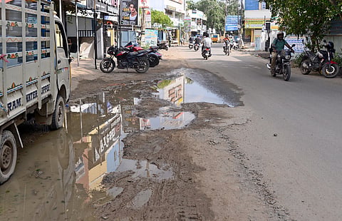  Oil Mill road in Iyyapanthangal awaits repair ar Kundrathur municipality awaits Rs. 1 crore from metro water. The water