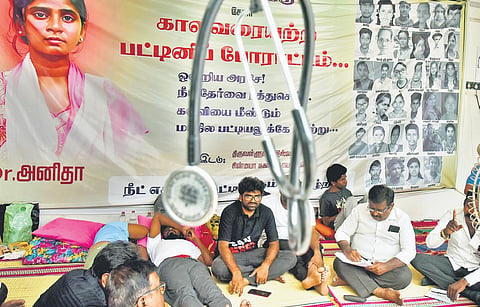 Four members of the Tamil Nadu Anti-NEET Federation have been on an indefinite hunger strike for six days at Thiruvalluvar Illam in Koyambedu.