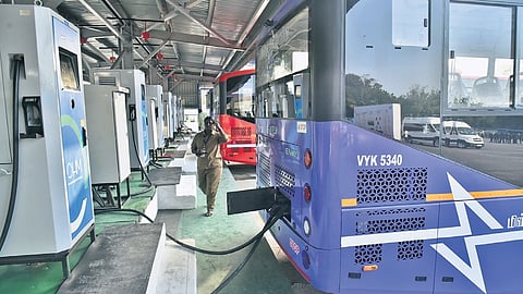A total of 1,000 AC electric buses would be inducted into MTC under the Gross Cost Contract model.